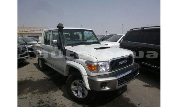 Acheter Import Voiture Toyota Land Cruiser Blanc à Import - Dubai, Marquesas