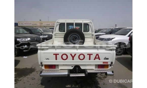 Acheter Import Voiture Toyota Land Cruiser Blanc à Import - Dubai, Marquesas Acheter Import Voiture Toyota Land Cruiser Blanc à Import - Dubai, Marquesas