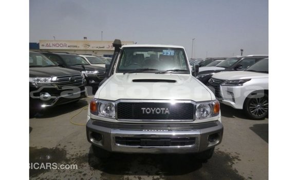Acheter Import Voiture Toyota Land Cruiser Blanc à Import - Dubai, Marquesas Acheter Import Voiture Toyota Land Cruiser Blanc à Import - Dubai, Marquesas