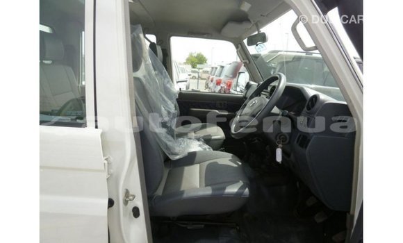 Acheter Import Voiture Toyota Land Cruiser Blanc à Import - Dubai, Marquesas Acheter Import Voiture Toyota Land Cruiser Blanc à Import - Dubai, Marquesas