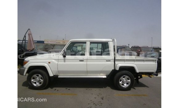 Acheter Import Voiture Toyota Land Cruiser Blanc à Import - Dubai, Marquesas Acheter Import Voiture Toyota Land Cruiser Blanc à Import - Dubai, Marquesas