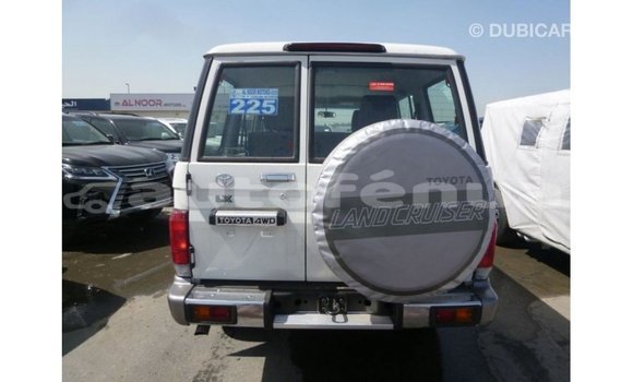 Buy Import Toyota Land Cruiser White Car in Import - Dubai in Marquesas Buy Import Toyota Land Cruiser White Car in Import - Dubai in Marquesas