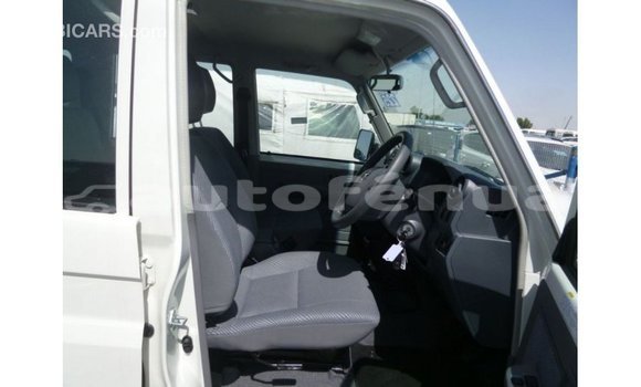 Buy Import Toyota Land Cruiser White Car in Import - Dubai in Marquesas Buy Import Toyota Land Cruiser White Car in Import - Dubai in Marquesas