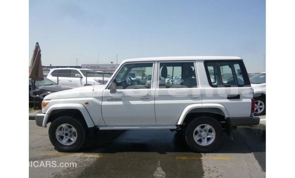 Buy Import Toyota Land Cruiser White Car in Import - Dubai in Marquesas Buy Import Toyota Land Cruiser White Car in Import - Dubai in Marquesas