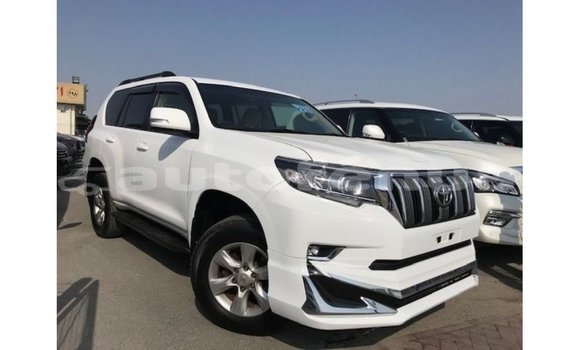 Acheter Import Voiture Toyota Prado Blanc à Import - Dubai, Marquesas