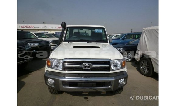Acheter Import Voiture Toyota Land Cruiser Blanc à Import - Dubai, Marquesas Acheter Import Voiture Toyota Land Cruiser Blanc à Import - Dubai, Marquesas