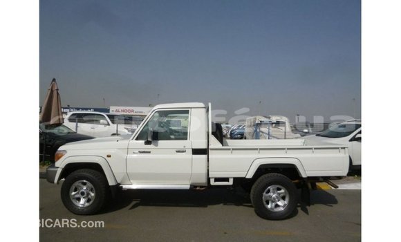 Acheter Import Voiture Toyota Land Cruiser Blanc à Import - Dubai, Marquesas Acheter Import Voiture Toyota Land Cruiser Blanc à Import - Dubai, Marquesas