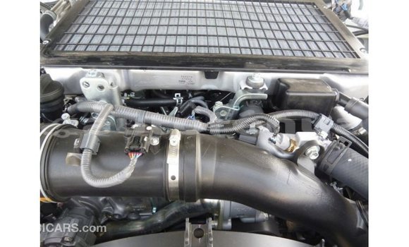 Acheter Import Voiture Toyota Land Cruiser Blanc à Import - Dubai, Marquesas Acheter Import Voiture Toyota Land Cruiser Blanc à Import - Dubai, Marquesas