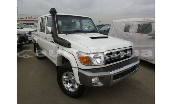Acheter Import Voiture Toyota Land Cruiser Blanc à Import - Dubai, Marquesas