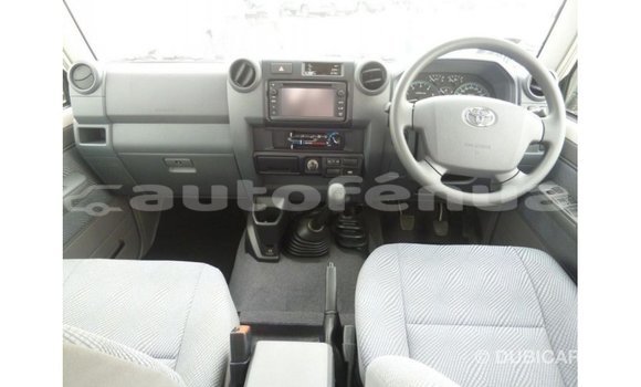 Buy Import Toyota Land Cruiser White Car in Import - Dubai in Marquesas Buy Import Toyota Land Cruiser White Car in Import - Dubai in Marquesas