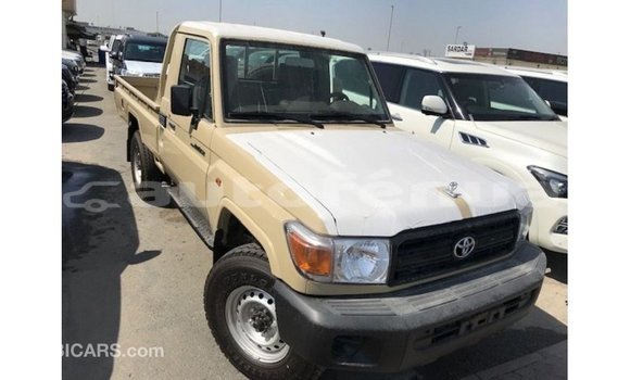 Buy Import Toyota Land Cruiser Beige Car in Import - Dubai in Marquesas Buy Import Toyota Land Cruiser Beige Car in Import - Dubai in Marquesas