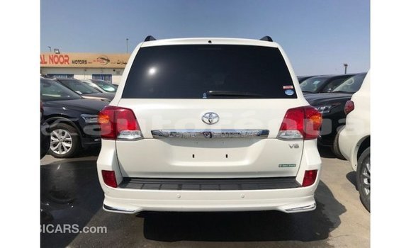 Buy Import Toyota Land Cruiser White Car in Import - Dubai in Marquesas Buy Import Toyota Land Cruiser White Car in Import - Dubai in Marquesas