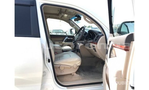 Buy Import Toyota Land Cruiser White Car in Import - Dubai in Marquesas Buy Import Toyota Land Cruiser White Car in Import - Dubai in Marquesas