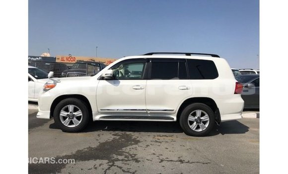 Buy Import Toyota Land Cruiser White Car in Import - Dubai in Marquesas Buy Import Toyota Land Cruiser White Car in Import - Dubai in Marquesas