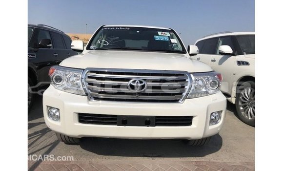 Acheter Import Voiture Toyota Land Cruiser Blanc à Import - Dubai, Marquesas Acheter Import Voiture Toyota Land Cruiser Blanc à Import - Dubai, Marquesas