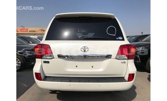Acheter Import Voiture Toyota Land Cruiser Blanc à Import - Dubai, Marquesas Acheter Import Voiture Toyota Land Cruiser Blanc à Import - Dubai, Marquesas