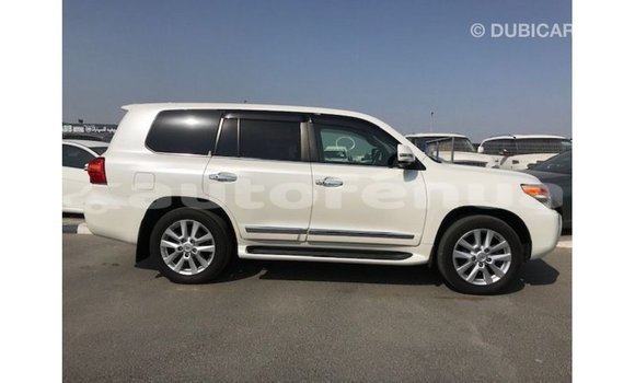 Acheter Import Voiture Toyota Land Cruiser Blanc à Import - Dubai, Marquesas Acheter Import Voiture Toyota Land Cruiser Blanc à Import - Dubai, Marquesas