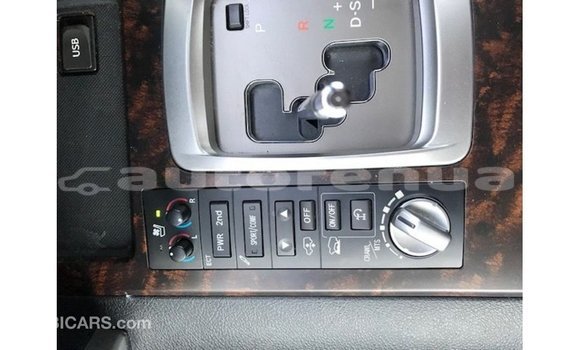 Acheter Import Voiture Toyota Land Cruiser Blanc à Import - Dubai, Marquesas Acheter Import Voiture Toyota Land Cruiser Blanc à Import - Dubai, Marquesas