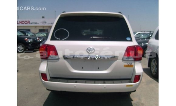 Buy Import Toyota Land Cruiser White Car in Import - Dubai in Marquesas Buy Import Toyota Land Cruiser White Car in Import - Dubai in Marquesas