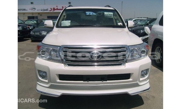 Buy Import Toyota Land Cruiser White Car in Import - Dubai in Marquesas Buy Import Toyota Land Cruiser White Car in Import - Dubai in Marquesas