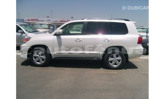 Buy Import Toyota Land Cruiser White Car in Import - Dubai in Marquesas Buy Import Toyota Land Cruiser White Car in Import - Dubai in Marquesas