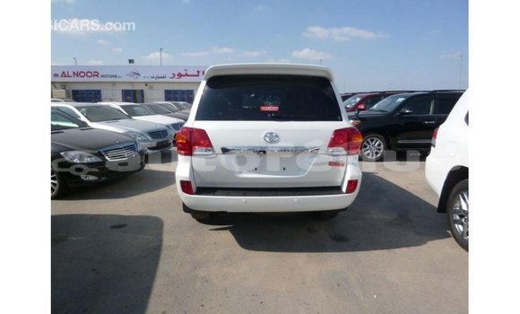 Acheter Import Voiture Toyota Land Cruiser Blanc à Import - Dubai, Marquesas Acheter Import Voiture Toyota Land Cruiser Blanc à Import - Dubai, Marquesas