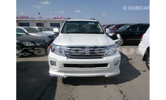 Acheter Import Voiture Toyota Land Cruiser Blanc à Import - Dubai, Marquesas Acheter Import Voiture Toyota Land Cruiser Blanc à Import - Dubai, Marquesas