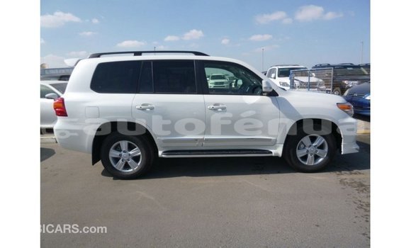 Acheter Import Voiture Toyota Land Cruiser Blanc à Import - Dubai, Marquesas Acheter Import Voiture Toyota Land Cruiser Blanc à Import - Dubai, Marquesas