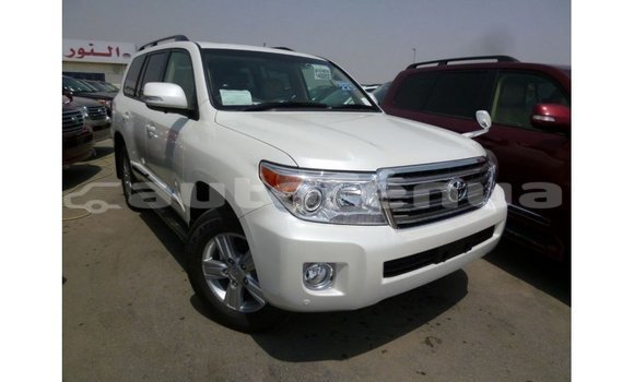 Acheter Import Voiture Toyota Land Cruiser Blanc à Import - Dubai, Marquesas