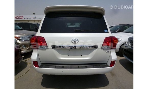 Acheter Import Voiture Toyota Land Cruiser Blanc à Import - Dubai, Marquesas Acheter Import Voiture Toyota Land Cruiser Blanc à Import - Dubai, Marquesas