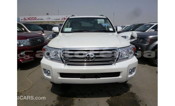 Acheter Import Voiture Toyota Land Cruiser Blanc à Import - Dubai, Marquesas Acheter Import Voiture Toyota Land Cruiser Blanc à Import - Dubai, Marquesas