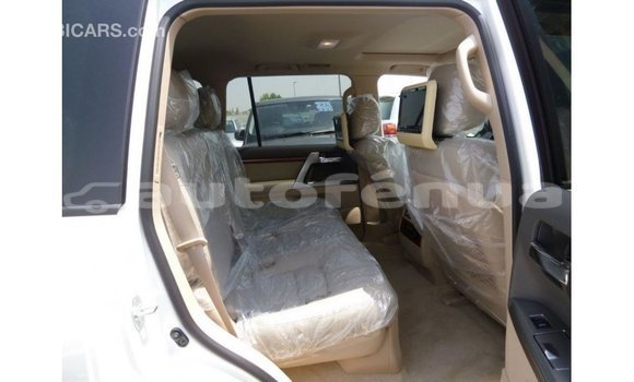 Acheter Import Voiture Toyota Land Cruiser Blanc à Import - Dubai, Marquesas Acheter Import Voiture Toyota Land Cruiser Blanc à Import - Dubai, Marquesas