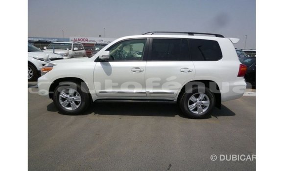 Acheter Import Voiture Toyota Land Cruiser Blanc à Import - Dubai, Marquesas Acheter Import Voiture Toyota Land Cruiser Blanc à Import - Dubai, Marquesas