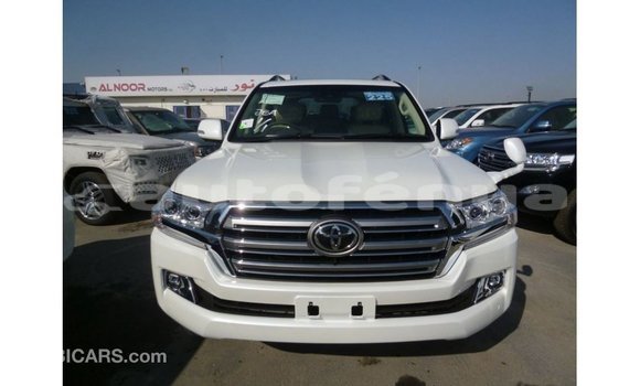 Buy Import Toyota Land Cruiser White Car in Import - Dubai in Marquesas Buy Import Toyota Land Cruiser White Car in Import - Dubai in Marquesas