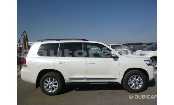 Buy Import Toyota Land Cruiser White Car in Import - Dubai in Marquesas Buy Import Toyota Land Cruiser White Car in Import - Dubai in Marquesas