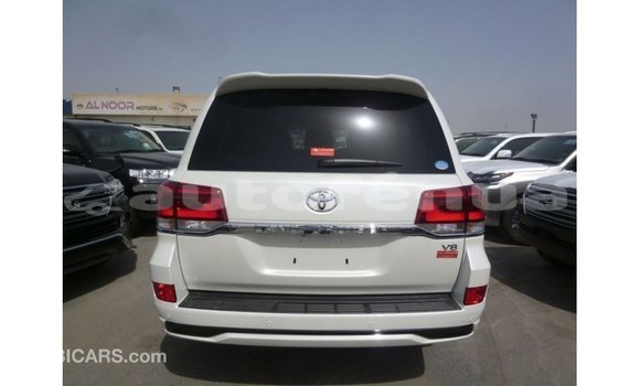 Buy Import Toyota Land Cruiser White Car in Import - Dubai in Marquesas Buy Import Toyota Land Cruiser White Car in Import - Dubai in Marquesas
