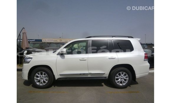 Buy Import Toyota Land Cruiser White Car in Import - Dubai in Marquesas Buy Import Toyota Land Cruiser White Car in Import - Dubai in Marquesas