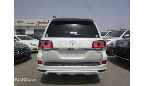 Acheter Import Voiture Toyota Land Cruiser Blanc à Import - Dubai, Marquesas Acheter Import Voiture Toyota Land Cruiser Blanc à Import - Dubai, Marquesas