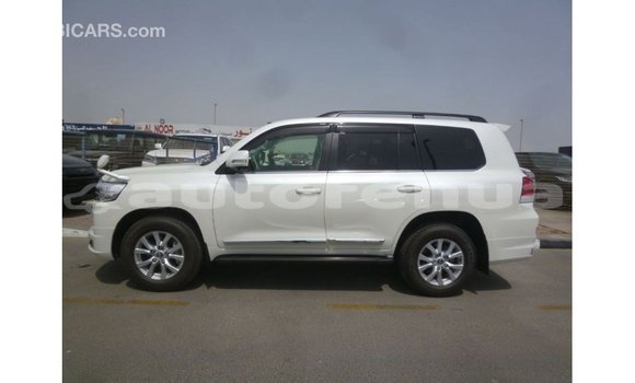 Acheter Import Voiture Toyota Land Cruiser Blanc à Import - Dubai, Marquesas Acheter Import Voiture Toyota Land Cruiser Blanc à Import - Dubai, Marquesas