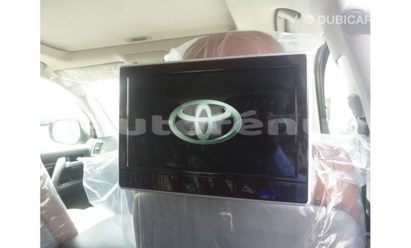 Acheter Import Voiture Toyota Land Cruiser Blanc à Import - Dubai, Marquesas Acheter Import Voiture Toyota Land Cruiser Blanc à Import - Dubai, Marquesas