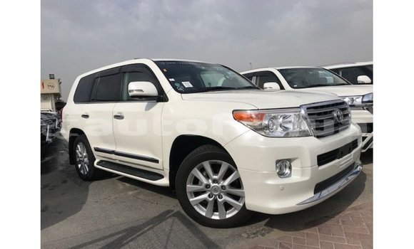 Acheter Import Voiture Toyota Land Cruiser Blanc à Import - Dubai, Marquesas