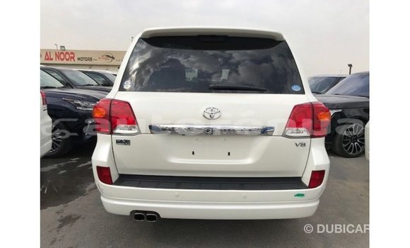 Acheter Import Voiture Toyota Land Cruiser Blanc à Import - Dubai, Marquesas Acheter Import Voiture Toyota Land Cruiser Blanc à Import - Dubai, Marquesas