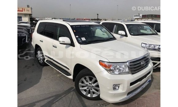 Acheter Import Voiture Toyota Land Cruiser Blanc à Import - Dubai, Marquesas Acheter Import Voiture Toyota Land Cruiser Blanc à Import - Dubai, Marquesas