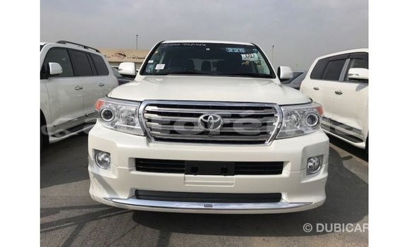 Acheter Import Voiture Toyota Land Cruiser Blanc à Import - Dubai, Marquesas Acheter Import Voiture Toyota Land Cruiser Blanc à Import - Dubai, Marquesas