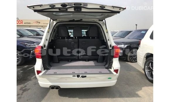 Acheter Import Voiture Toyota Land Cruiser Blanc à Import - Dubai, Marquesas Acheter Import Voiture Toyota Land Cruiser Blanc à Import - Dubai, Marquesas