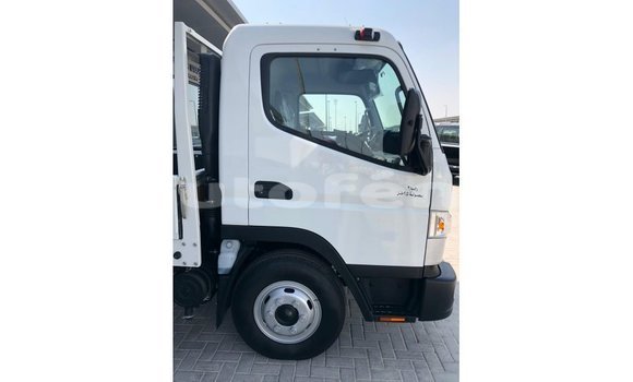 Buy Import Mitsubishi Carisma White Car in Import - Dubai in Marquesas Buy Import Mitsubishi Carisma White Car in Import - Dubai in Marquesas