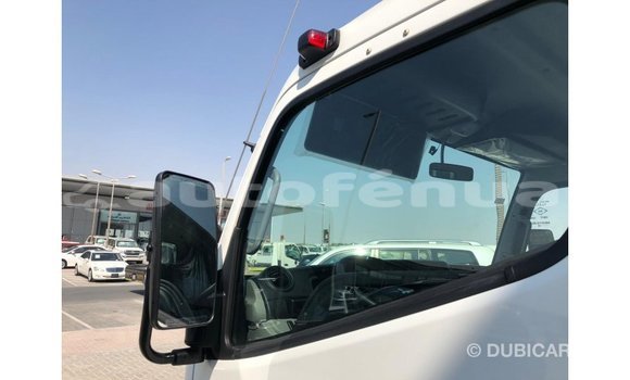 Buy Import Mitsubishi Carisma White Car in Import - Dubai in Marquesas Buy Import Mitsubishi Carisma White Car in Import - Dubai in Marquesas