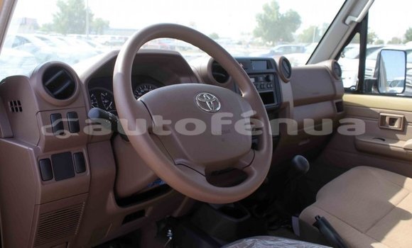 Acheter Import Voiture Toyota Land Cruiser Beige à Import - Dubai, Marquesas Acheter Import Voiture Toyota Land Cruiser Beige à Import - Dubai, Marquesas