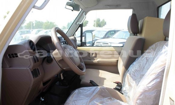 Acheter Import Voiture Toyota Land Cruiser Beige à Import - Dubai, Marquesas Acheter Import Voiture Toyota Land Cruiser Beige à Import - Dubai, Marquesas