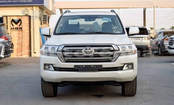 Acheter Import Voiture Toyota Land Cruiser Blanc à Import - Dubai, Marquesas Acheter Import Voiture Toyota Land Cruiser Blanc à Import - Dubai, Marquesas